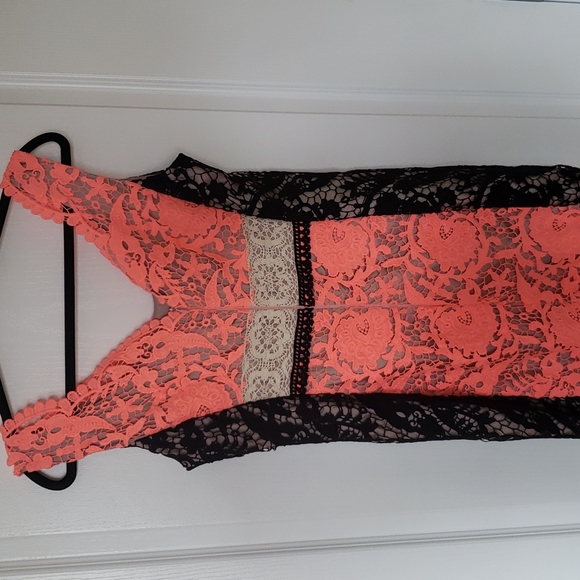 Lace overlay dress - Picture 5 of 8